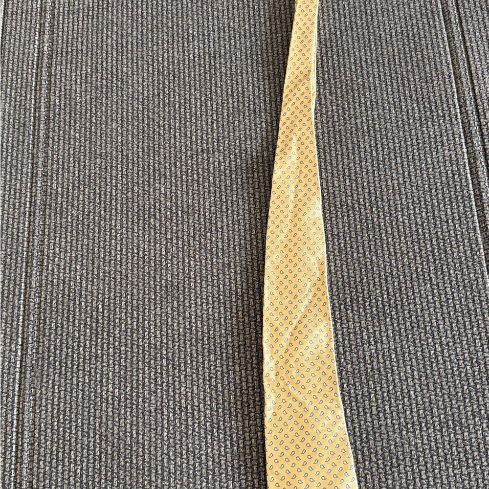 Roundtree & Yorke Yellow and Blue Patterned Tie- Silk